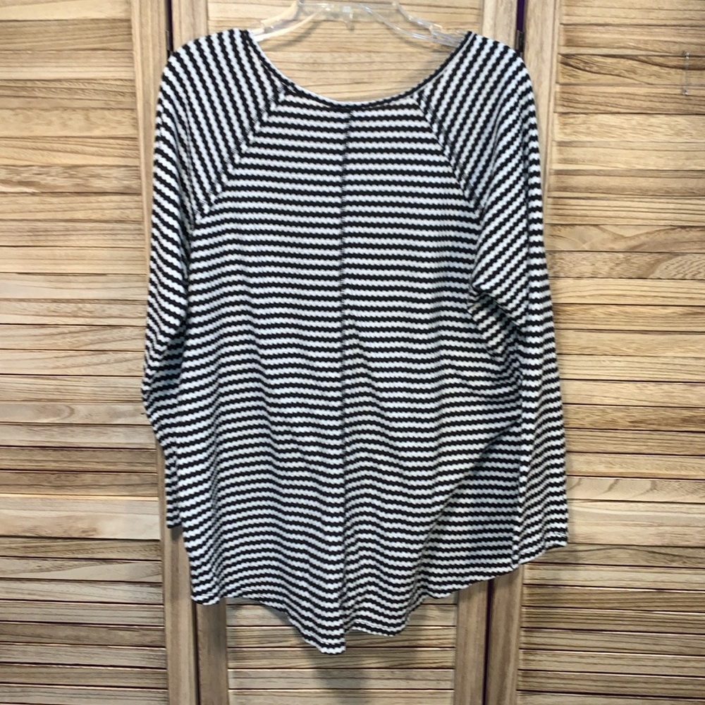 Torrid Waffle Black WhiteKnit Long Sleeve Stripped Shirt Size 2 - 18/20 - Picture 7 of 9